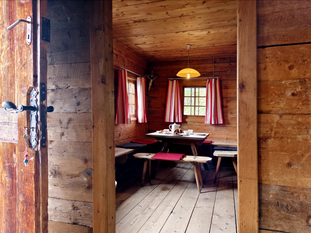 Loachh�tte Rieser im Zillertal ... Willkommen in der urigen Almh�tte  